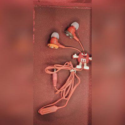 هندزفری عروسکی m&m قرمز